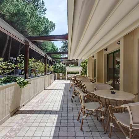 Hotel Valentino Пінарелла Екстер'єр фото