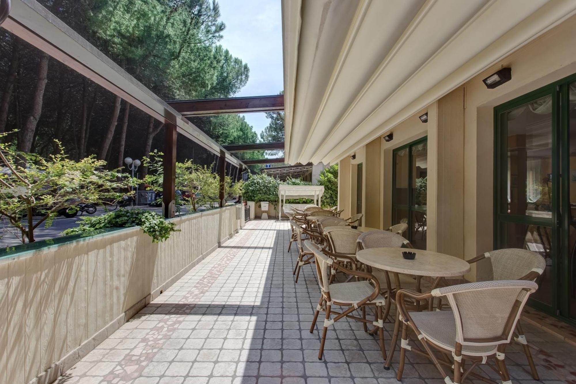 Hotel Valentino Пінарелла Екстер'єр фото