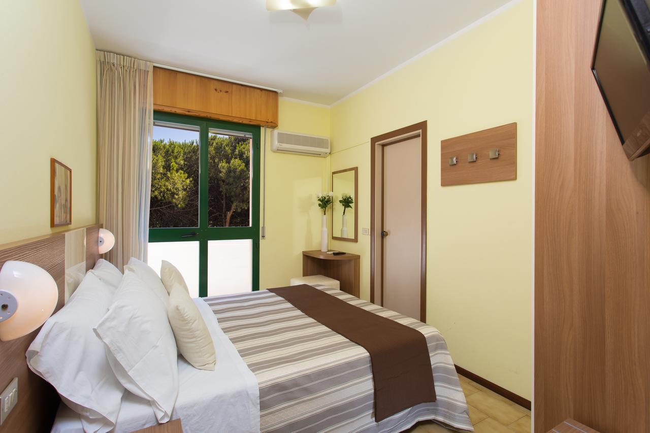 Hotel Valentino Пінарелла Номер фото