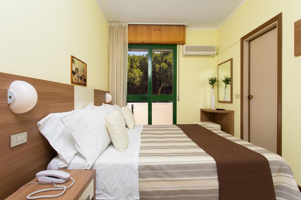 Hotel Valentino Пінарелла Номер фото