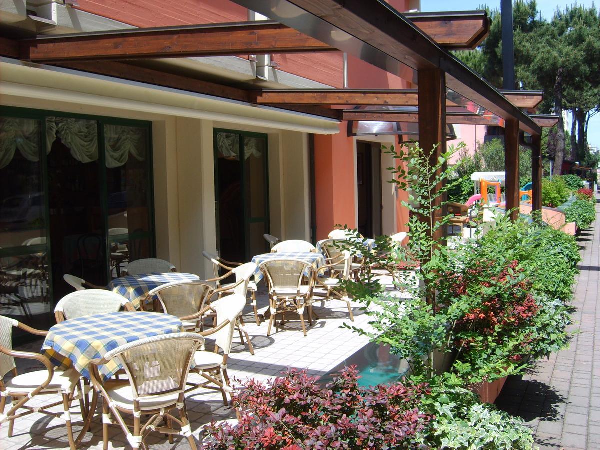 Hotel Valentino Пінарелла Екстер'єр фото