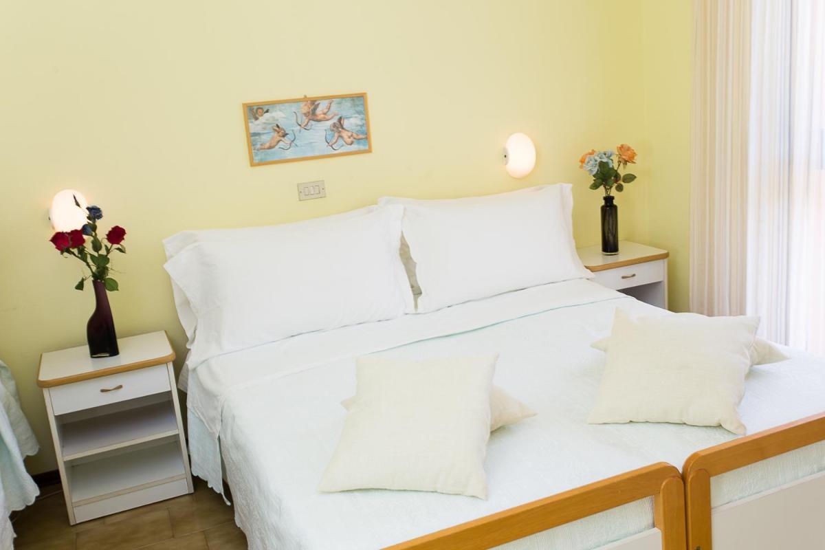 Hotel Valentino Пінарелла Екстер'єр фото